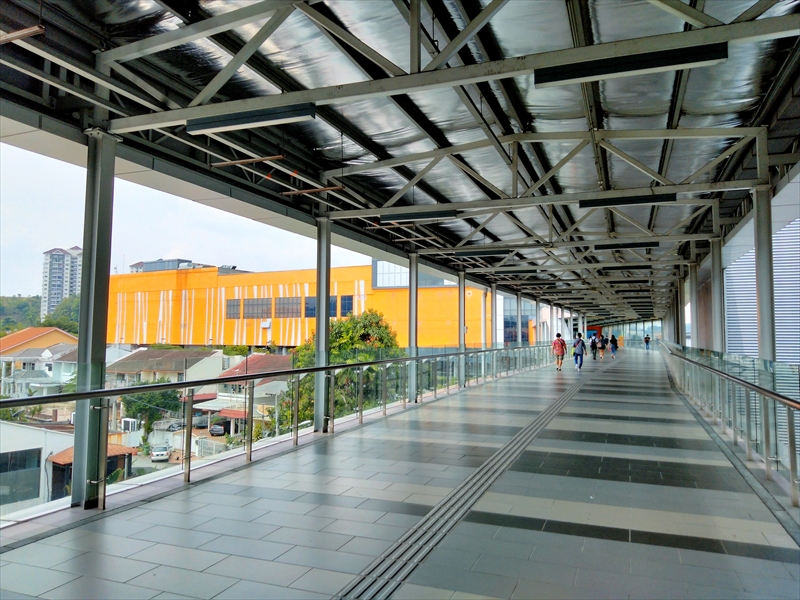 マレーシア　チュラス　MRT連絡橋